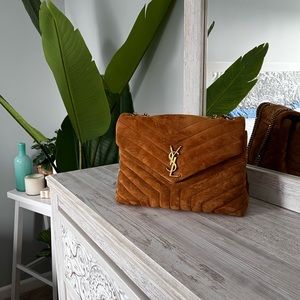 SAINT LAURENT
Suede Calfskin Y Quilted Monogram Loulou Chain Satchel Cinnamon
